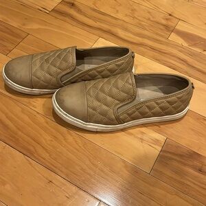 Steve Madden Zaander Nude Slip Ons quilted leather sneakers, us womens size 6M